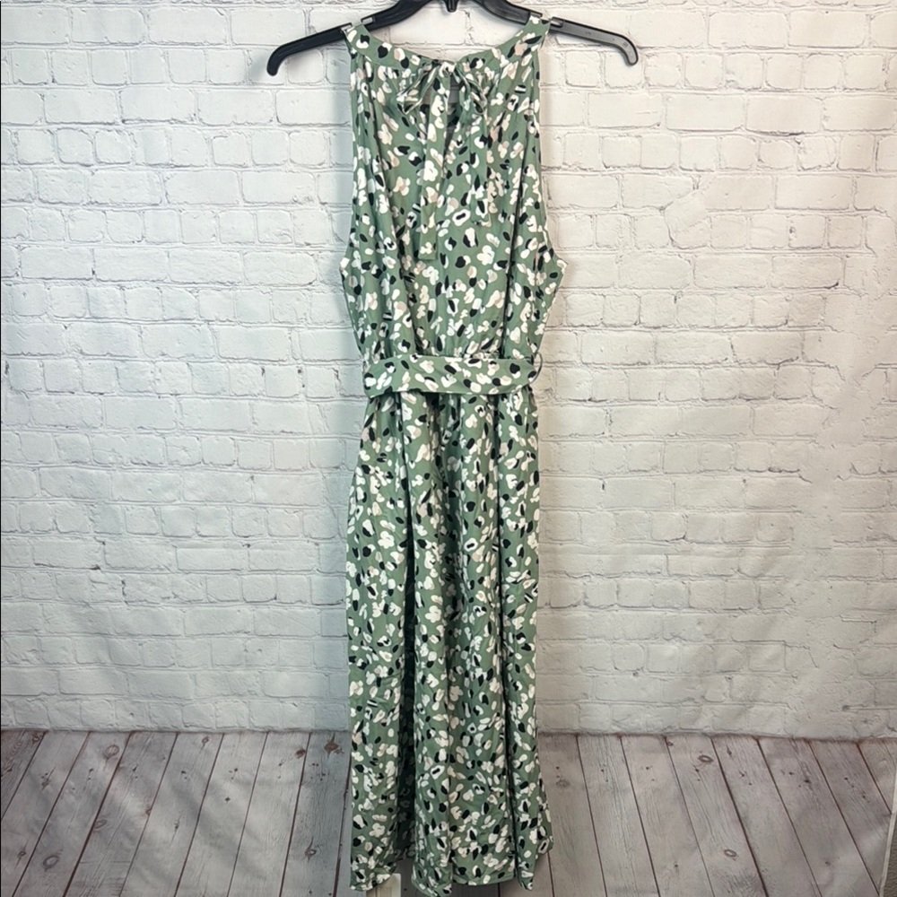 Elegant Green Patterned Dress - Picture 6 of 7